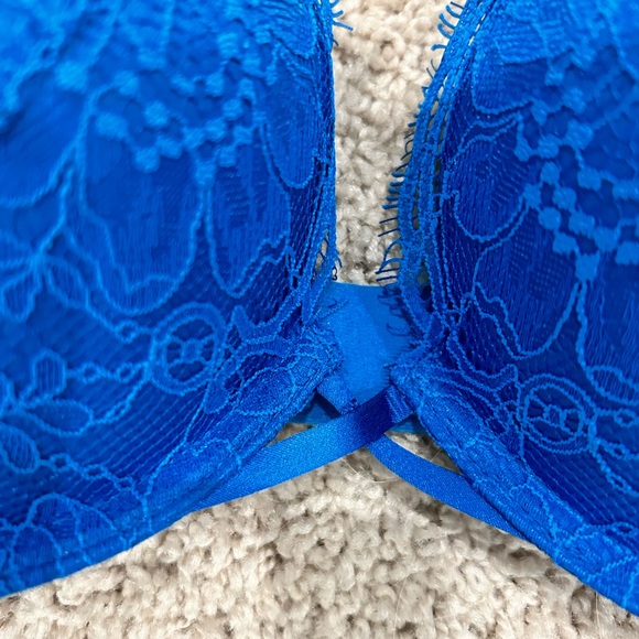 Victoria's Secret BOMBSHELL plunge, rhinestone shine straps, Pushup Bra NWOT - Picture 3 of 7